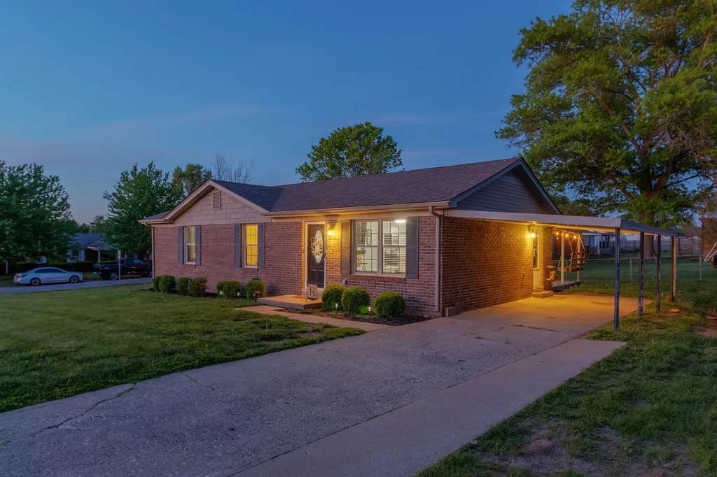 1933 Yorktown Drive Paris KY 40361