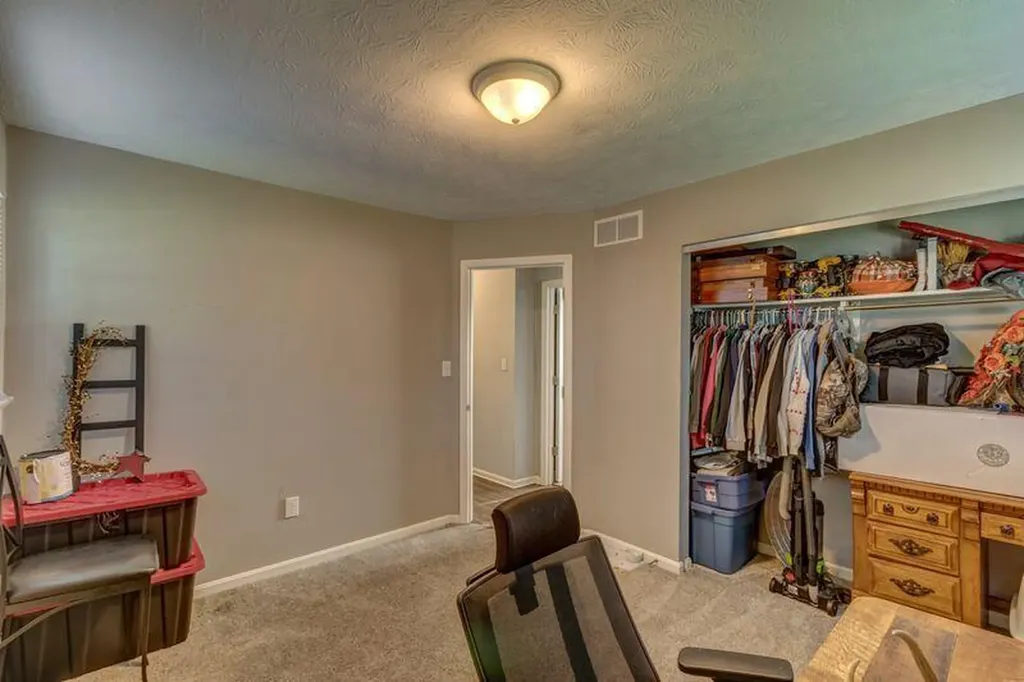 1933 Yorktown Drive Paris KY 40361