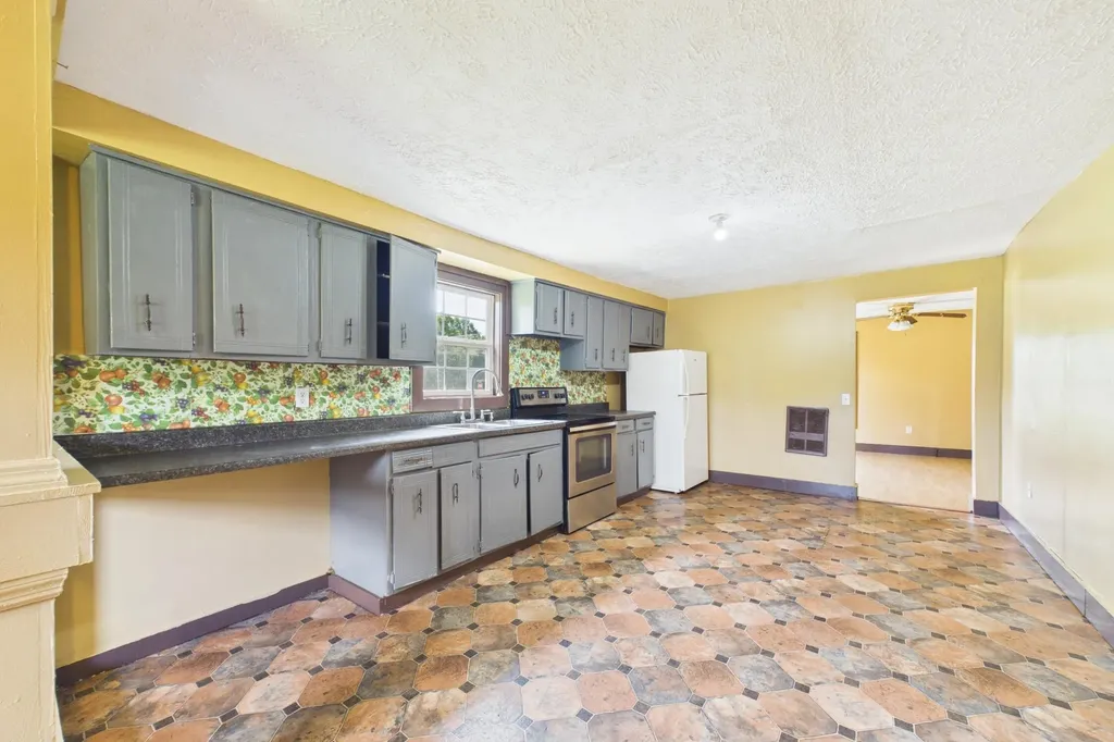 10949 & 10951 E Laurel Road London KY 40741