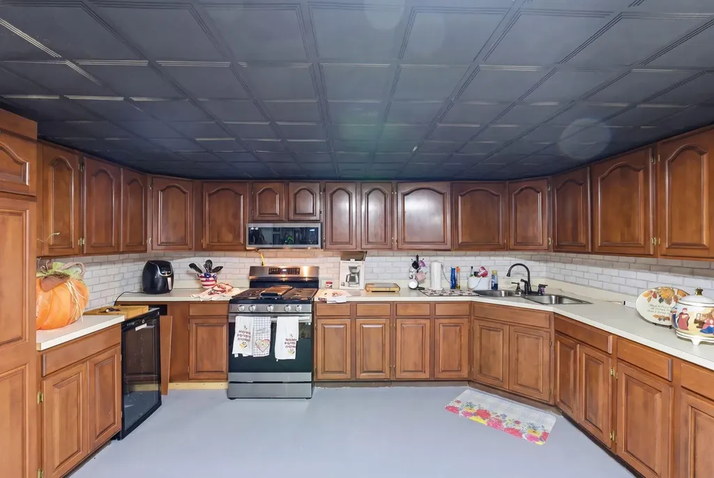 10949 & 10951 E Laurel Road London KY 40741