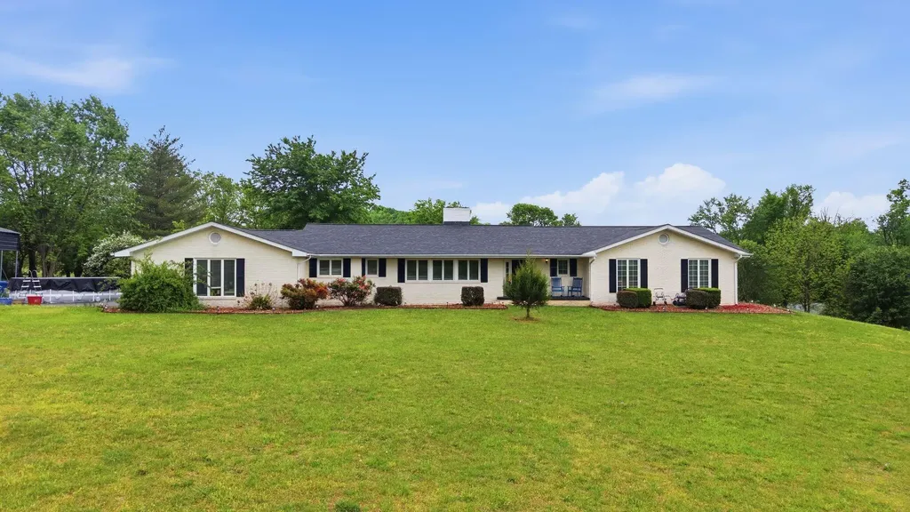 10949 & 10951 E Laurel Road London KY 40741
