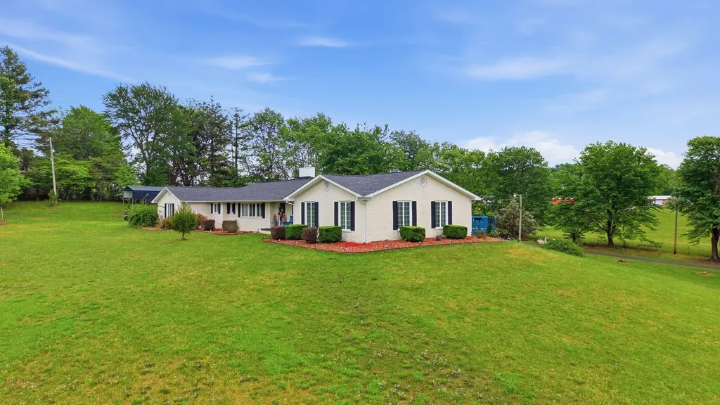 10949 & 10951 E Laurel Road London KY 40741