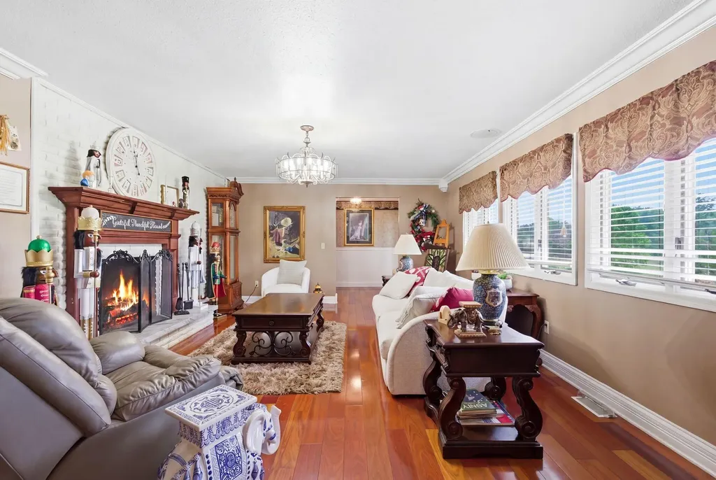 10949 & 10951 E Laurel Road London KY 40741