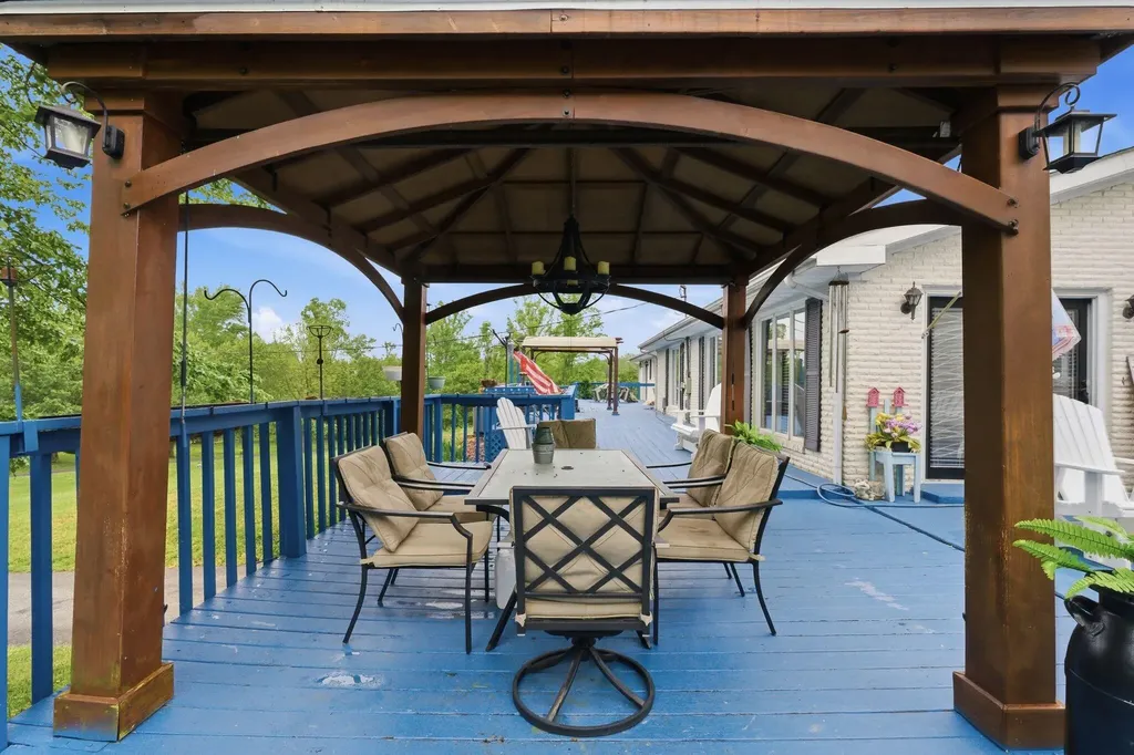 10949 & 10951 E Laurel Road London KY 40741