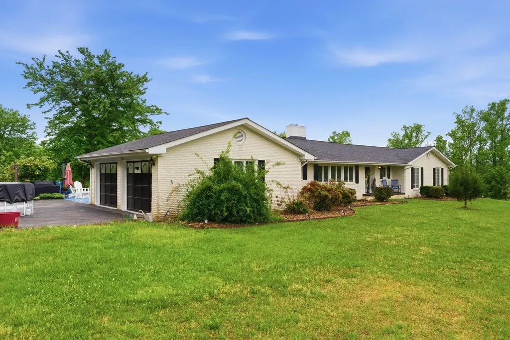 10949 & 10951 E Laurel Road London KY 40741