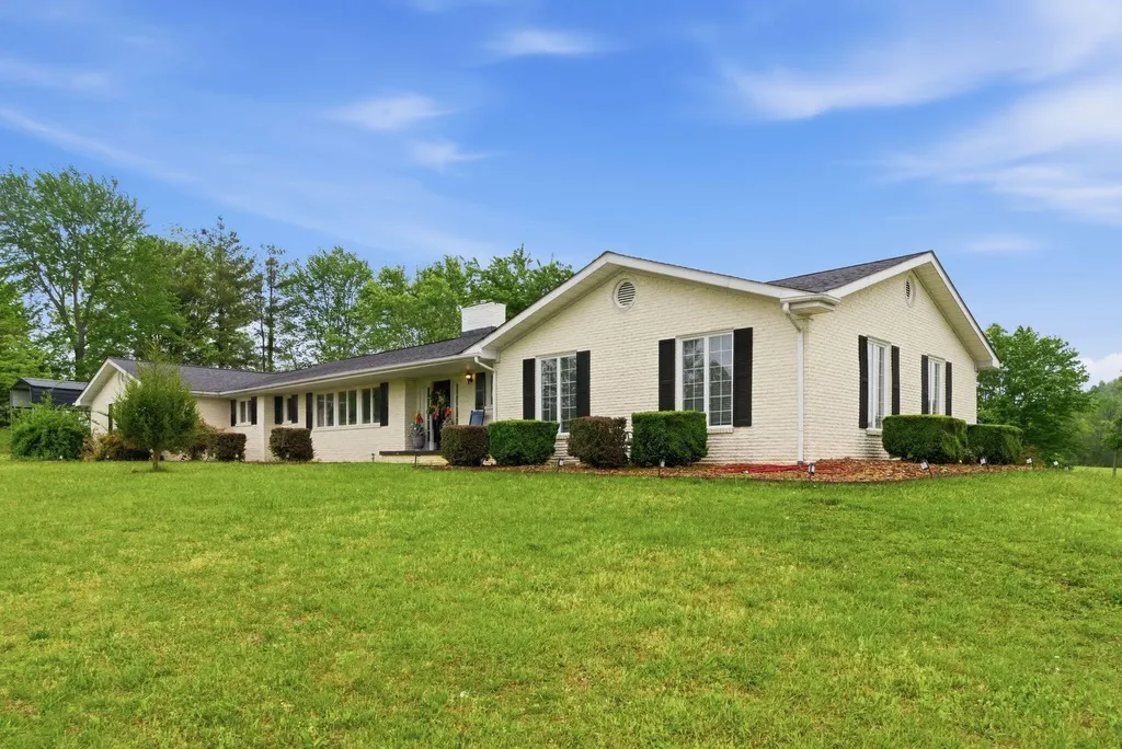 10949 & 10951 E Laurel Road London KY 40741