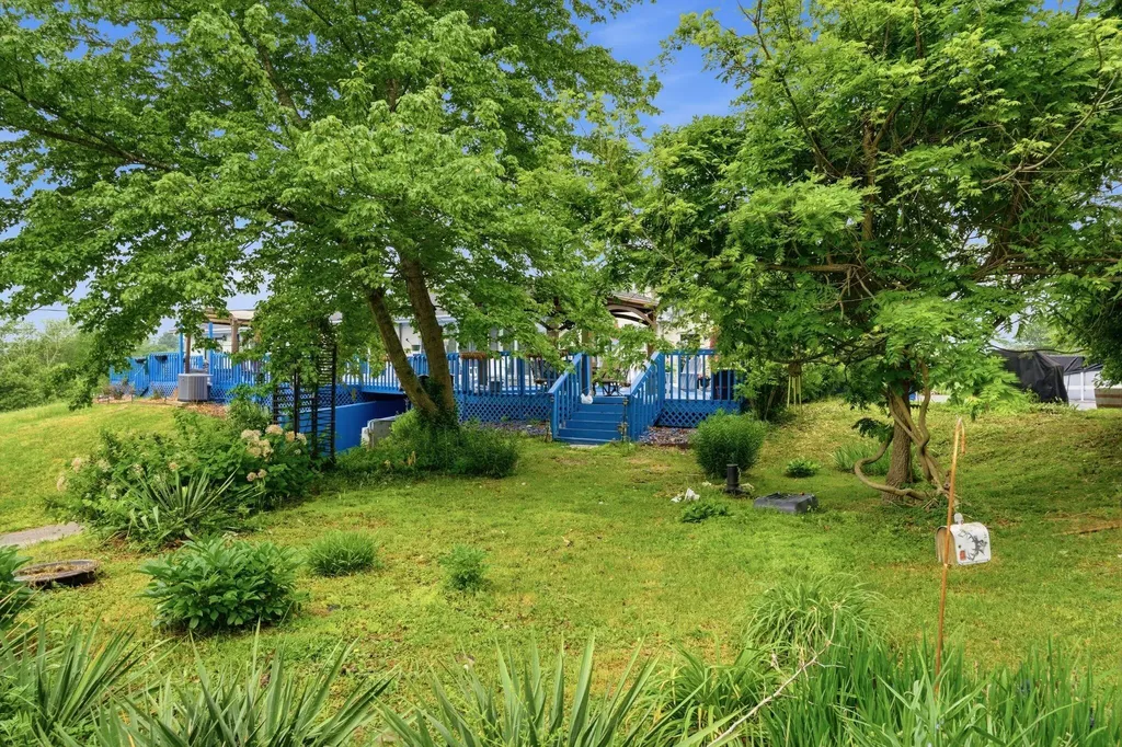 10949 & 10951 E Laurel Road London KY 40741