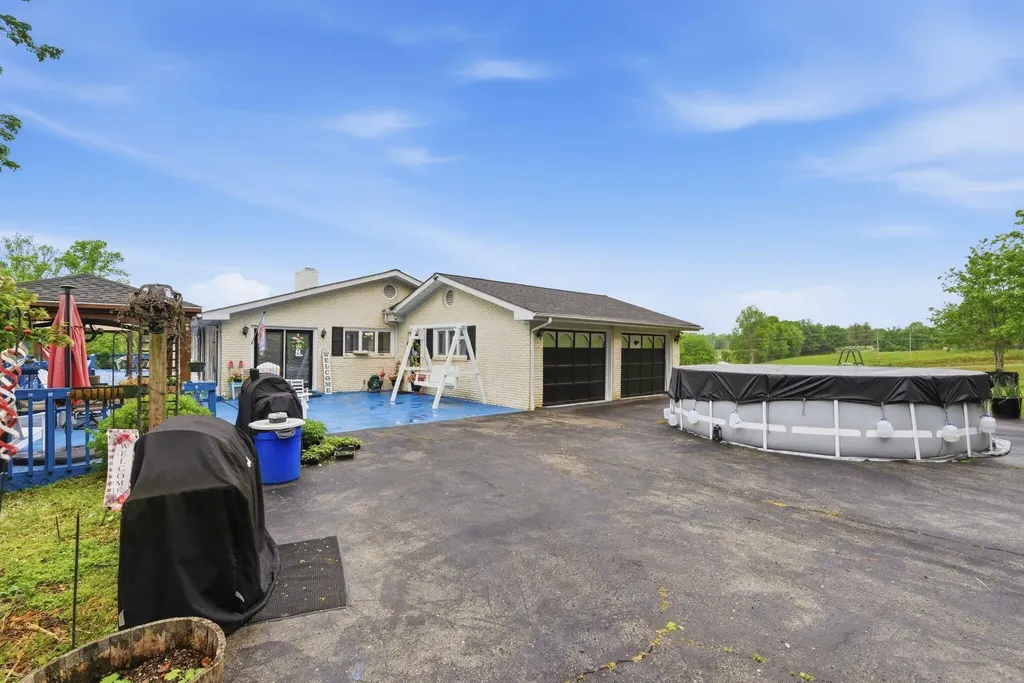 10949 & 10951 E Laurel Road London KY 40741