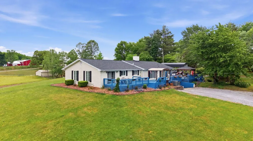 10949 & 10951 E Laurel Road London KY 40741