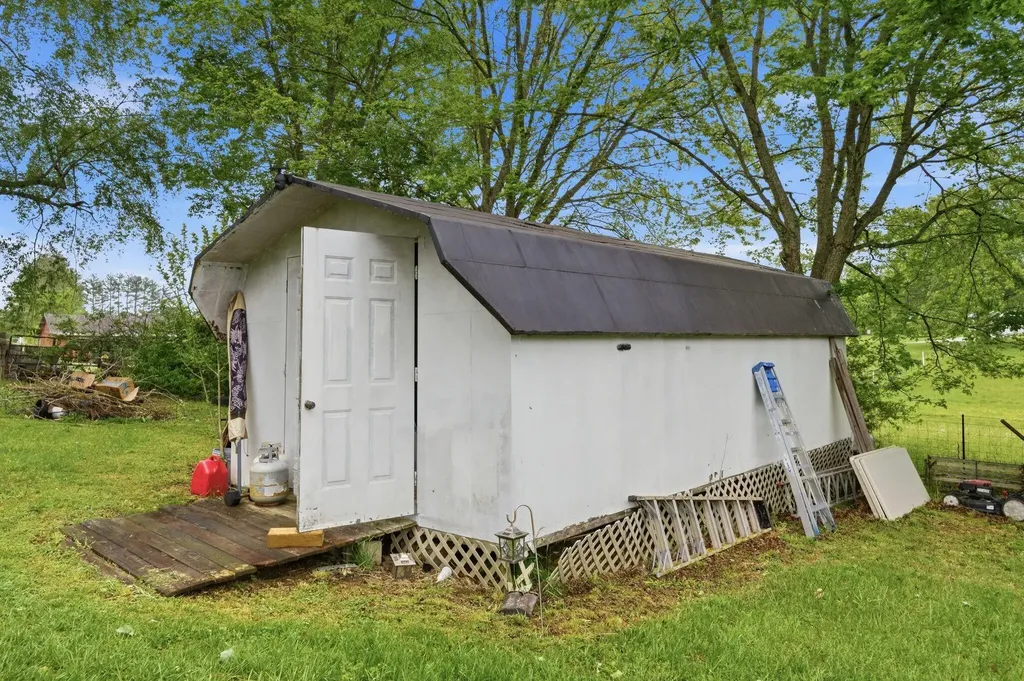 10949 & 10951 E Laurel Road London KY 40741