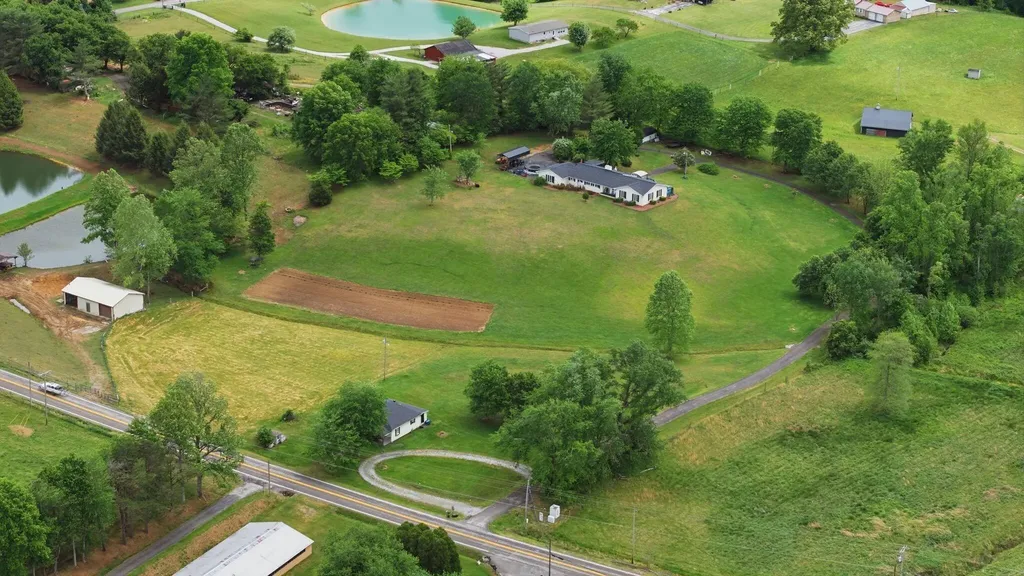 10949 & 10951 E Laurel Road London KY 40741