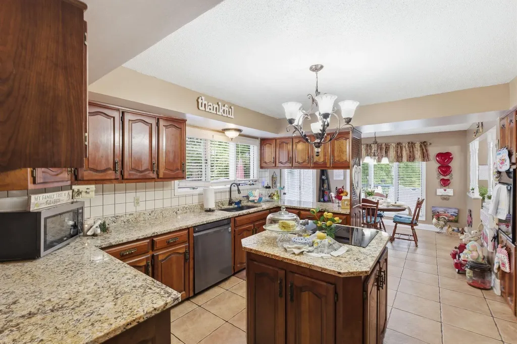 10949 & 10951 E Laurel Road London KY 40741