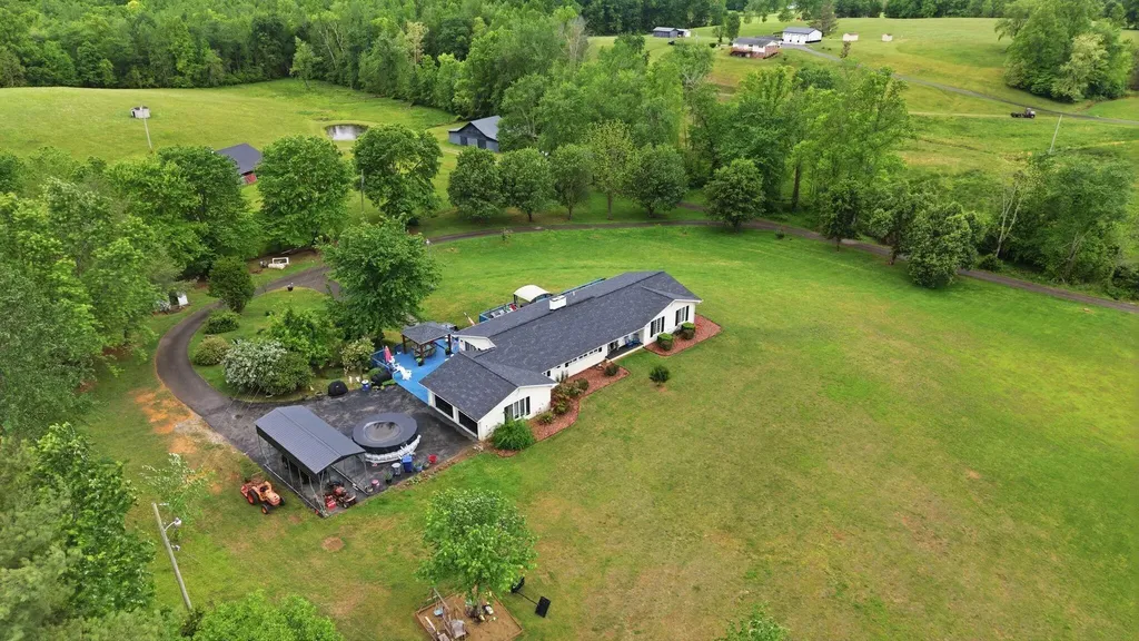 10949 & 10951 E Laurel Road London KY 40741