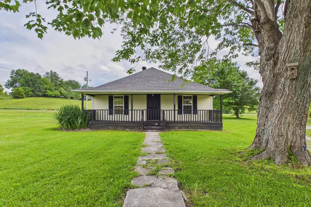 10949 & 10951 E Laurel Road London KY 40741