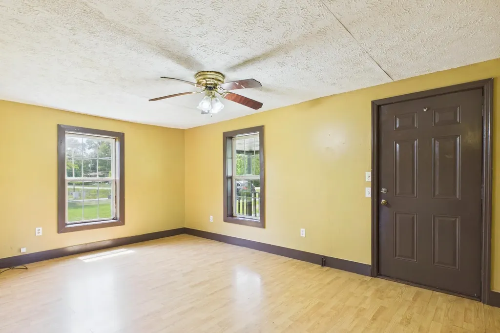 10949 & 10951 E Laurel Road London KY 40741