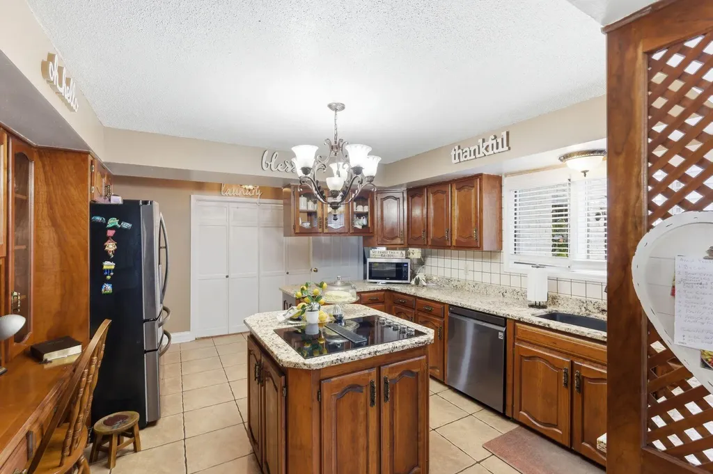 10949 & 10951 E Laurel Road London KY 40741