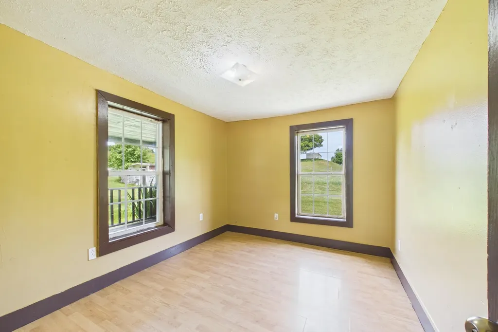 10949 & 10951 E Laurel Road London KY 40741