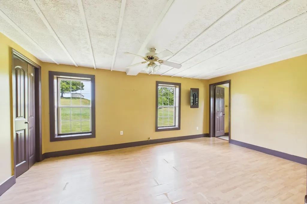 10949 & 10951 E Laurel Road London KY 40741