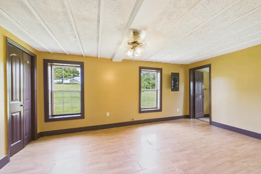 10949 & 10951 E Laurel Road London KY 40741