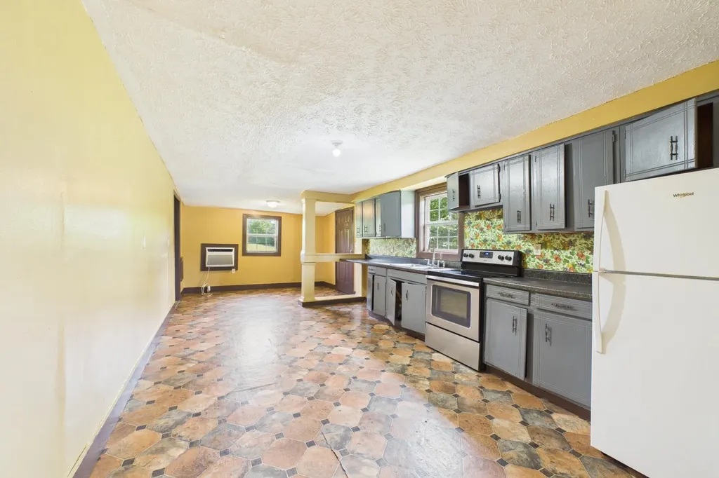 10949 & 10951 E Laurel Road London KY 40741