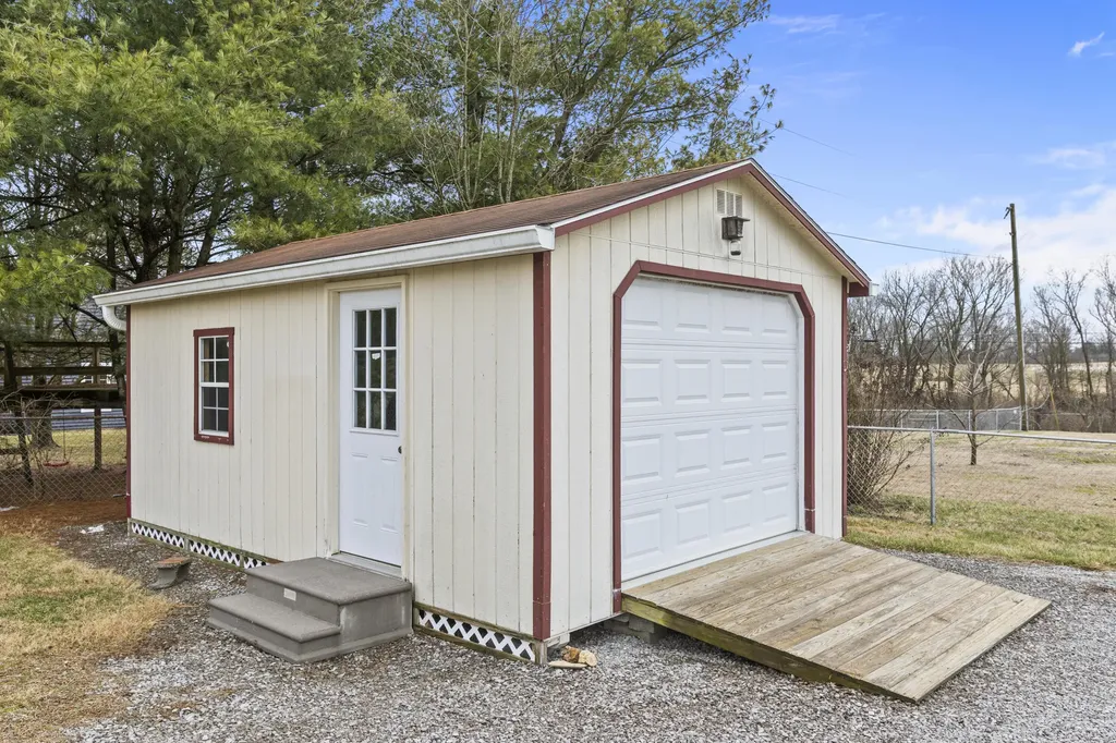 209 Oregon Road Salvisa KY 40372