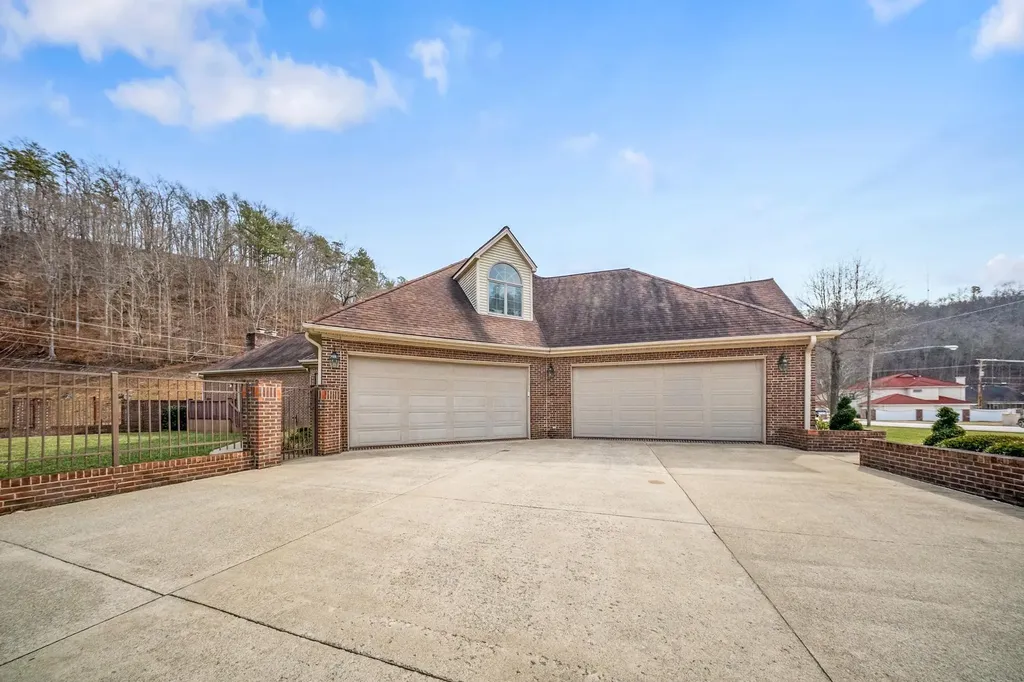 446 Cedar Creek Road Pikeville KY 41501