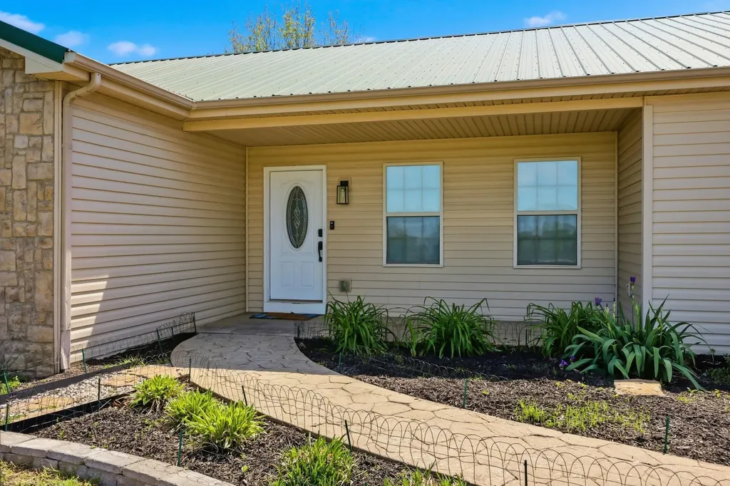 1531 Aaron Barnett Road Lawrenceburg KY 40342
