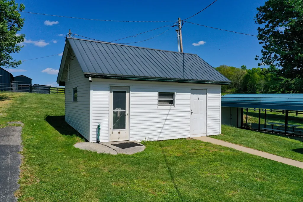 7409 Highway 490 East Bernstadt KY 40729