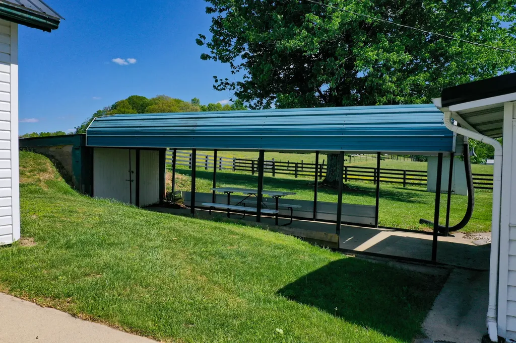 7409 Highway 490 East Bernstadt KY 40729