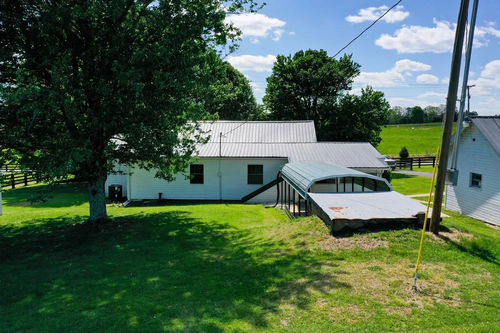 7409 Highway 490 East Bernstadt KY 40729