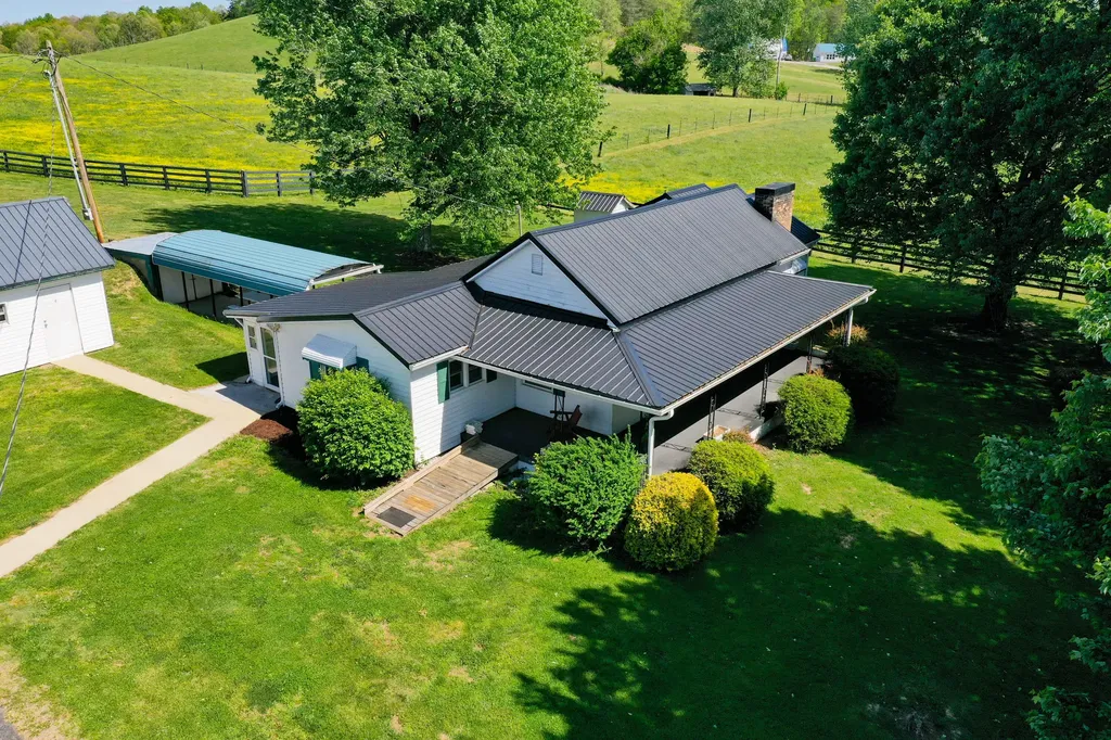 7409 Highway 490 East Bernstadt KY 40729