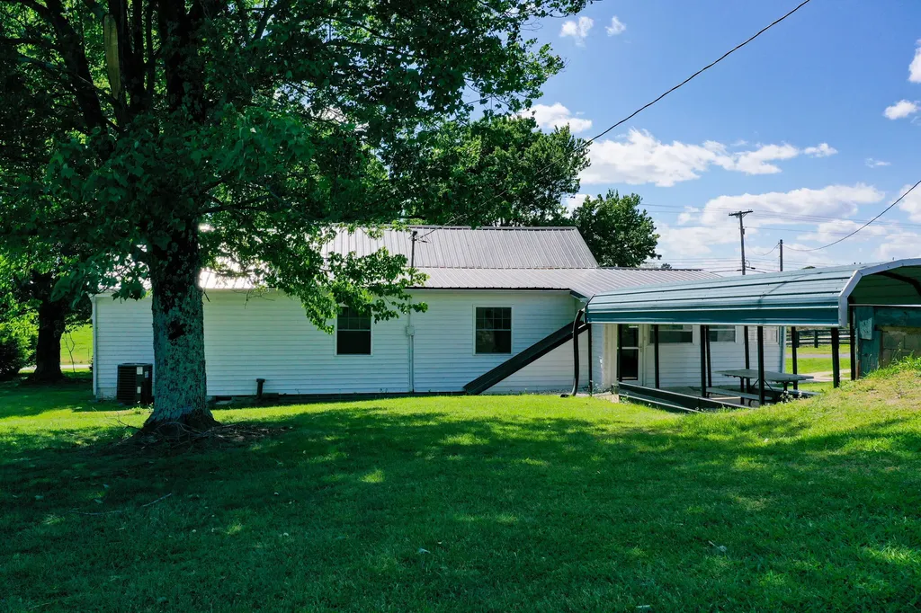 7409 Highway 490 East Bernstadt KY 40729