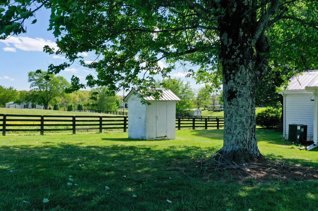 7409 Highway 490 East Bernstadt KY 40729
