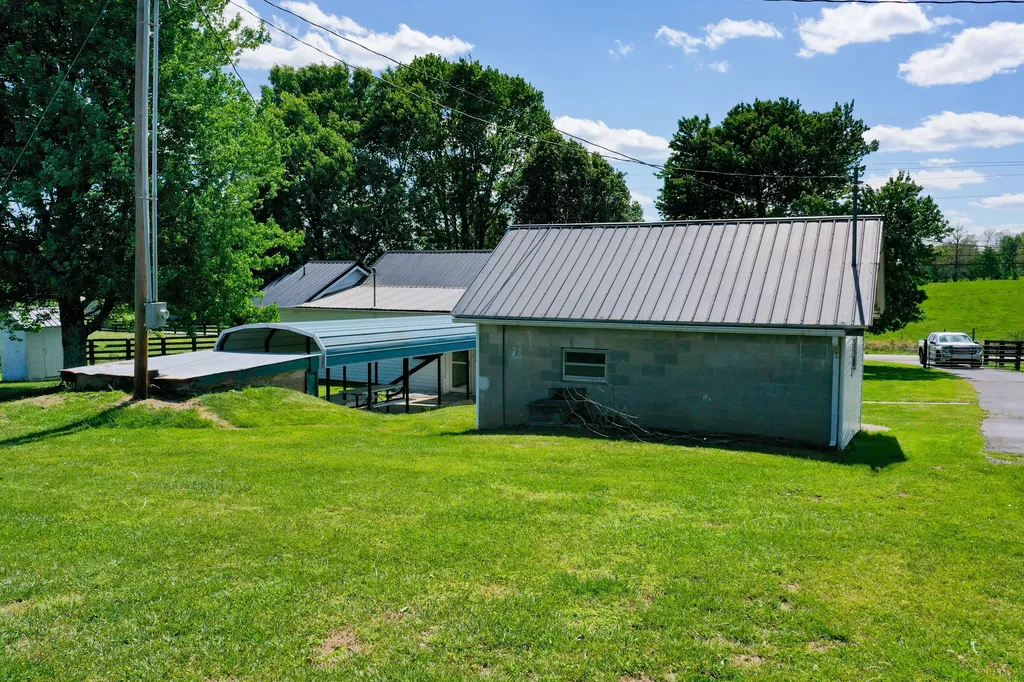 7409 Highway 490 East Bernstadt KY 40729