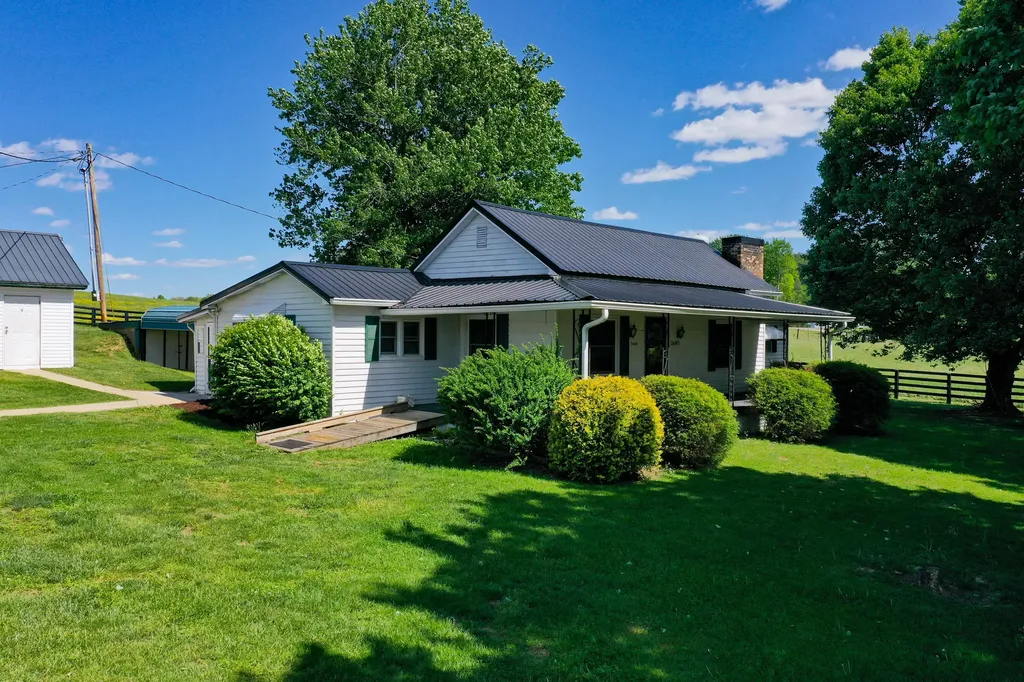 7409 Highway 490 East Bernstadt KY 40729