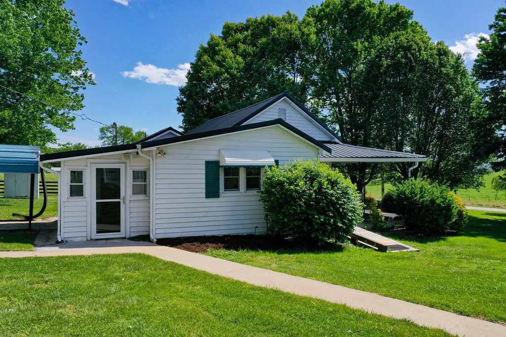 7409 Highway 490 East Bernstadt KY 40729