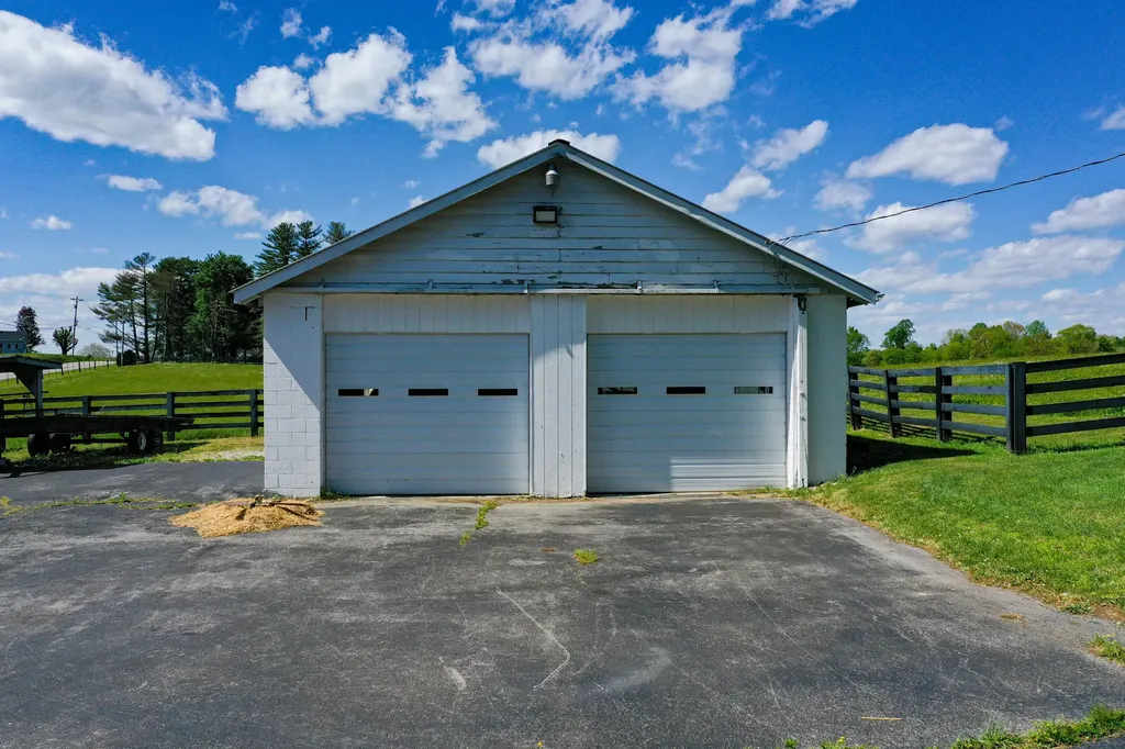 7409 Highway 490 East Bernstadt KY 40729