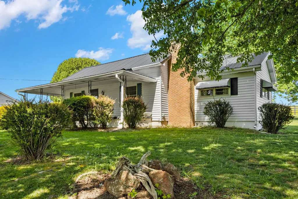 7409 Highway 490 East Bernstadt KY 40729