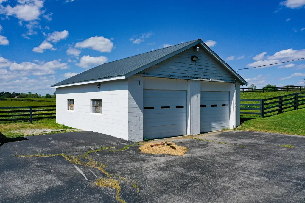7409 Highway 490 East Bernstadt KY 40729