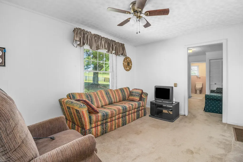 7409 Highway 490 East Bernstadt KY 40729