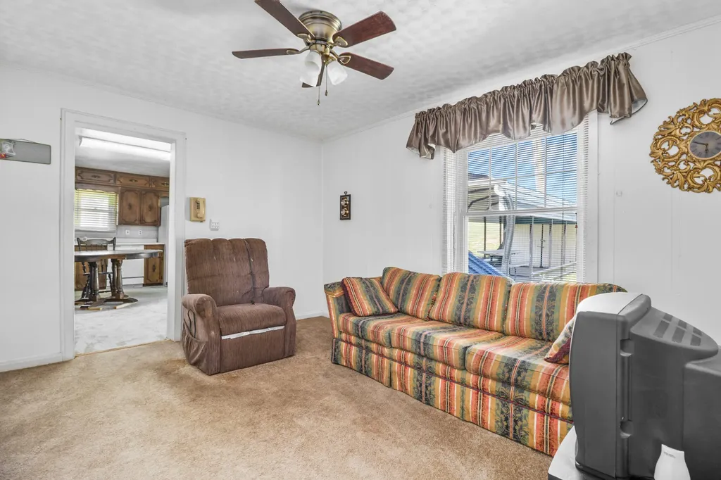 7409 Highway 490 East Bernstadt KY 40729