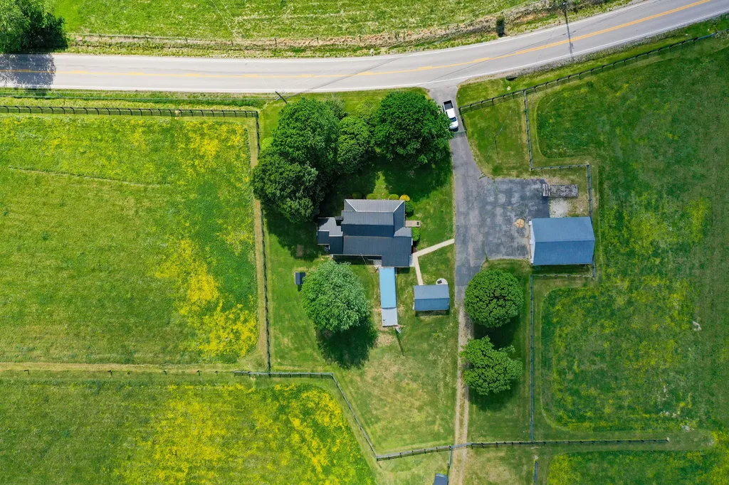 7409 Highway 490 East Bernstadt KY 40729