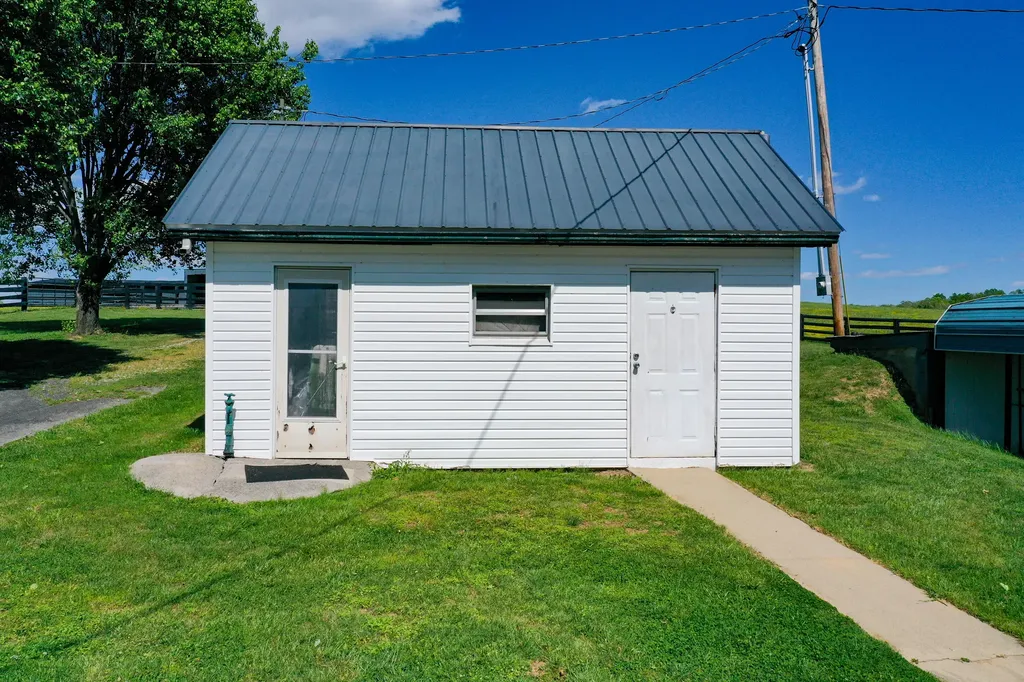 7409 Highway 490 East Bernstadt KY 40729