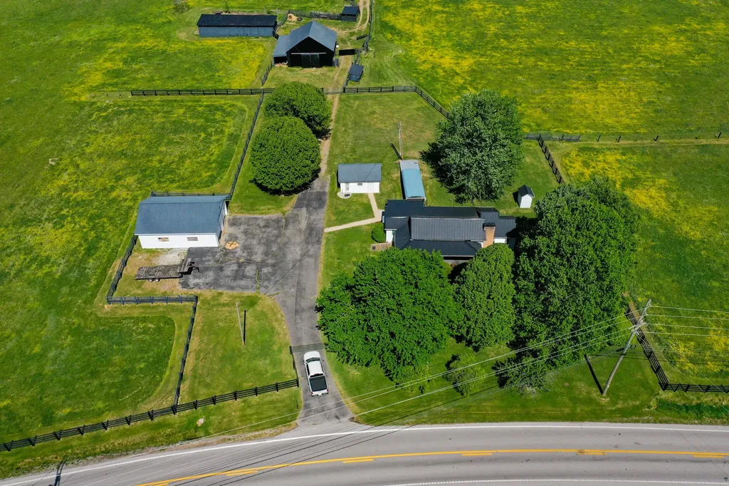 7409 Highway 490 East Bernstadt KY 40729