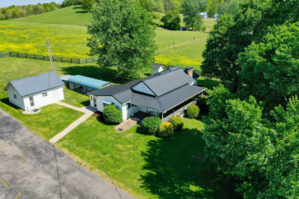 7409 Highway 490 East Bernstadt KY 40729