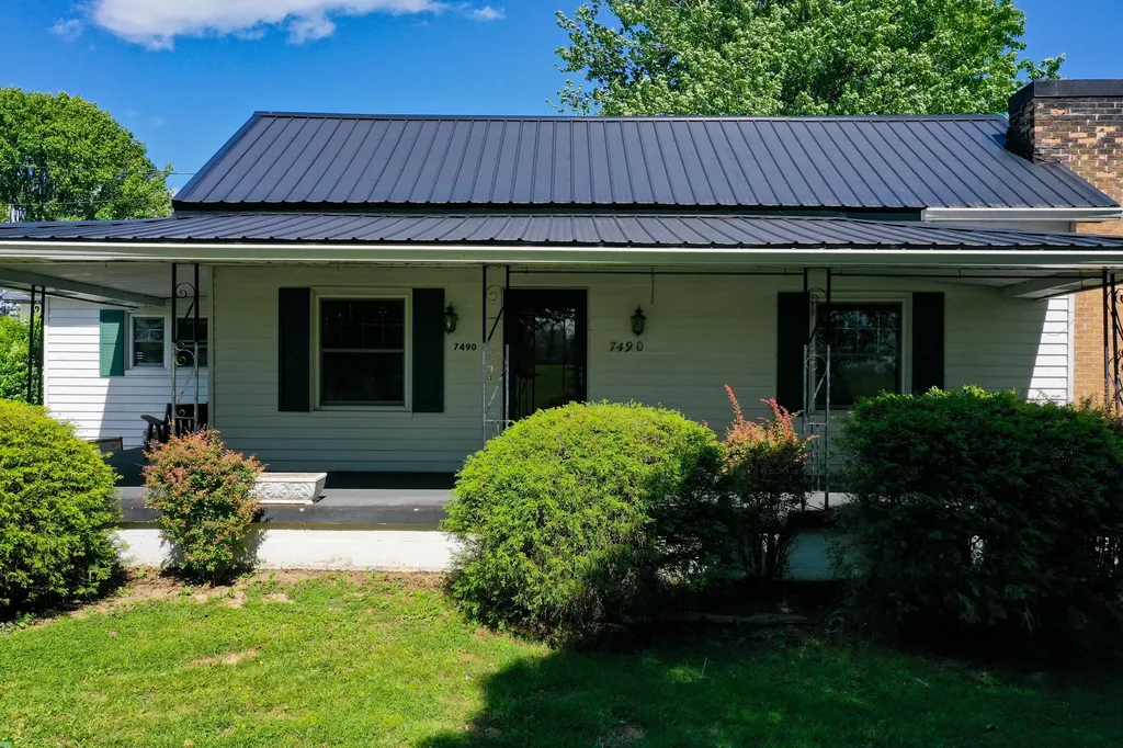 7409 Highway 490 East Bernstadt KY 40729