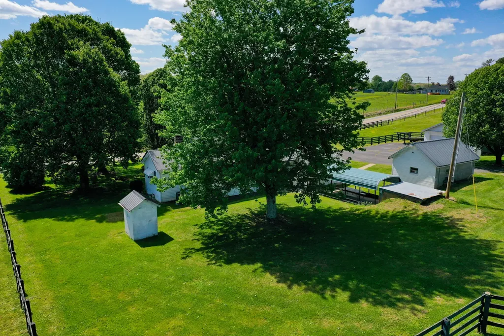 7409 Highway 490 East Bernstadt KY 40729