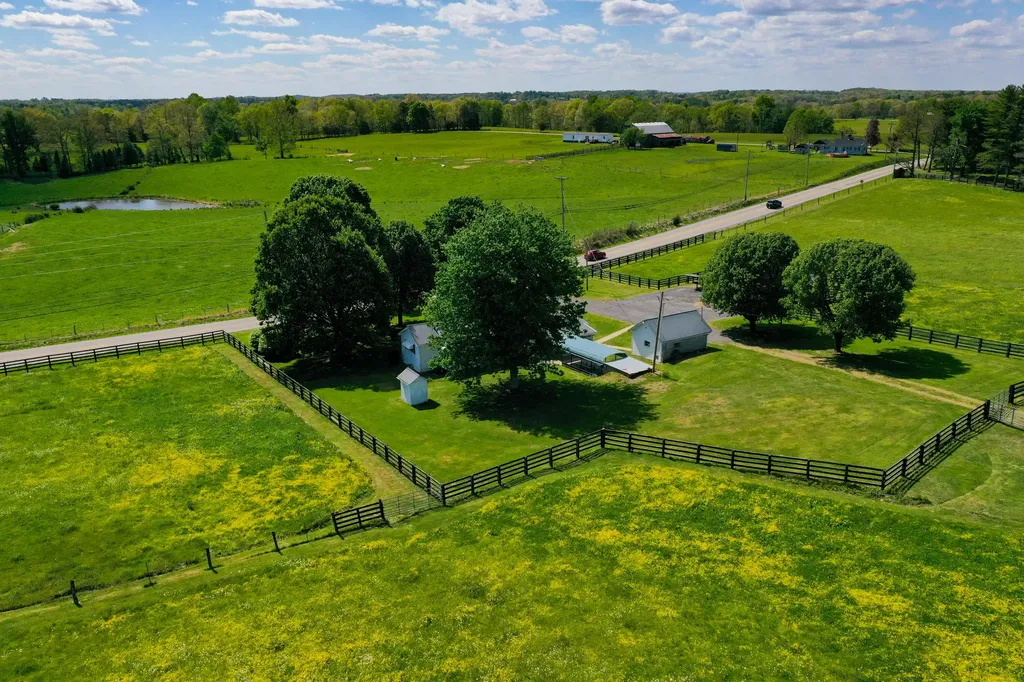 7409 Highway 490 East Bernstadt KY 40729