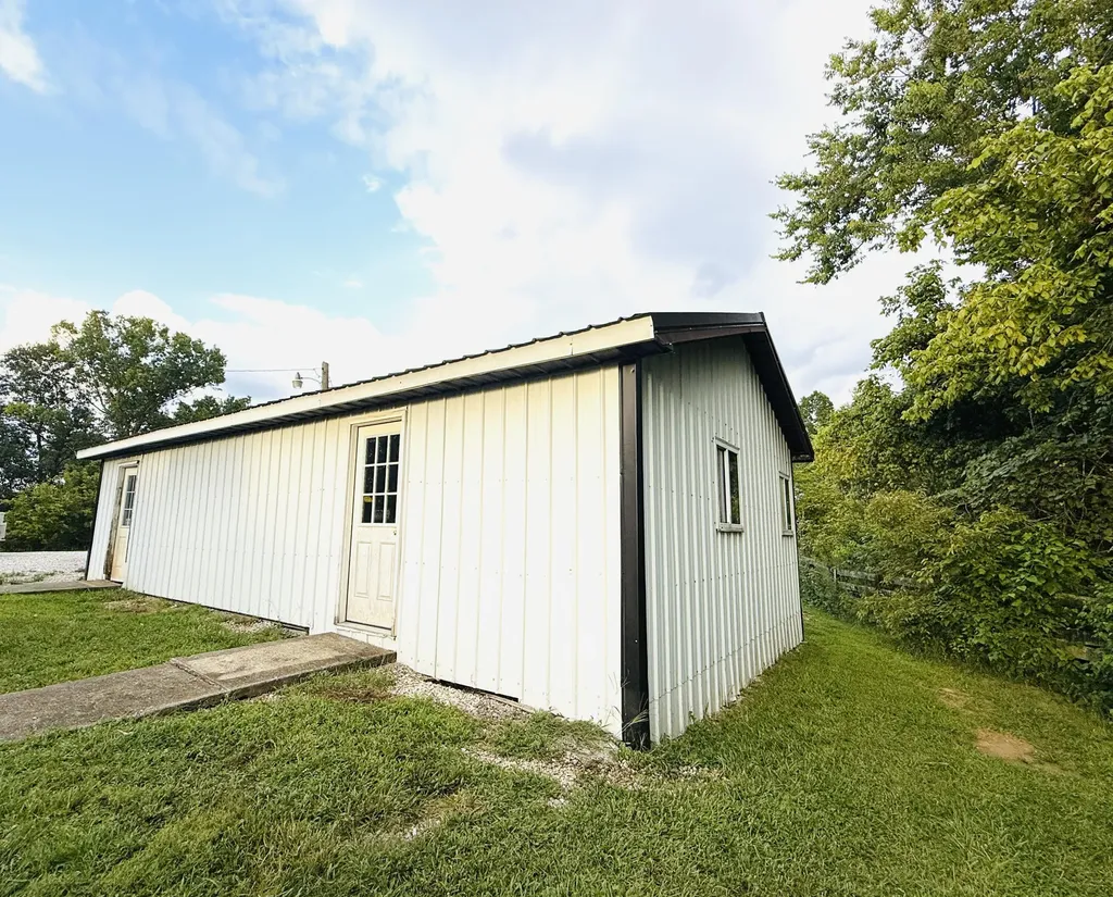 1232 Pleasant Grove Ridge Road Lawrenceburg KY 40342