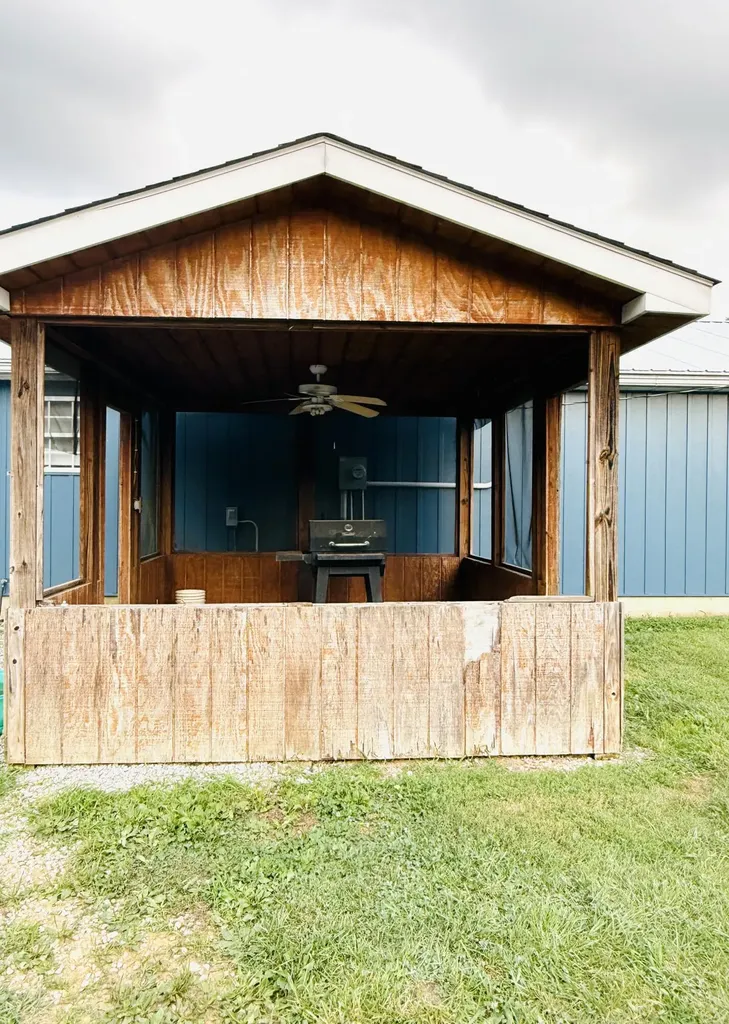 1232 Pleasant Grove Ridge Road Lawrenceburg KY 40342